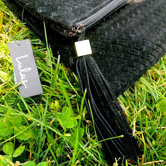 Lulu’s large black clutch/crossbody. NWT sale* (bundle 3 for $30) - Picture 7 of 7